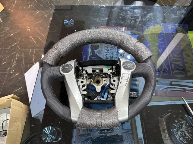 トヨタ 30系プリウス 　razo アルミペダル取り付け　ガングリップコンビステアリング交換 ZVW30 岡山市東区