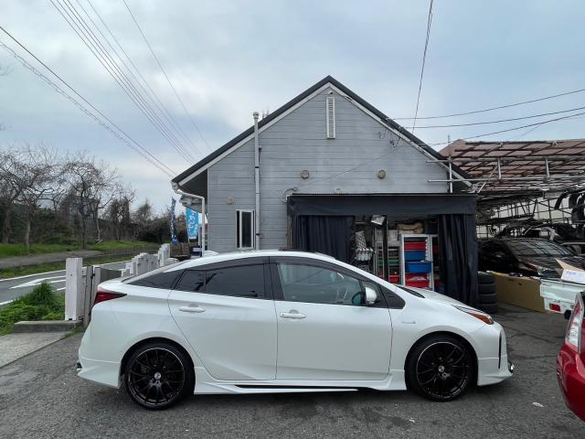 トヨタ　50プリウス　ドレスアップ　15インチレイズ、ホムラ19インチに組み換え 交換　ZVW51　岡山市東区