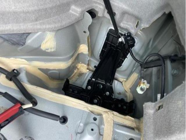 トヨタ 30系プリウス  補機バッテリー交換 ZVW30 岡山市東区