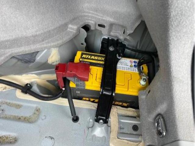 トヨタ 30系プリウス  補機バッテリー交換 ZVW30 岡山市東区