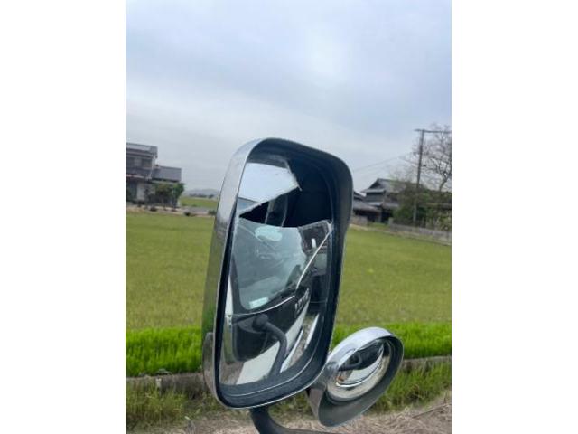 いすゞ　エルフ　左ドアミラー　後輪泥避け左右　交換　KK-NKRT1LAR