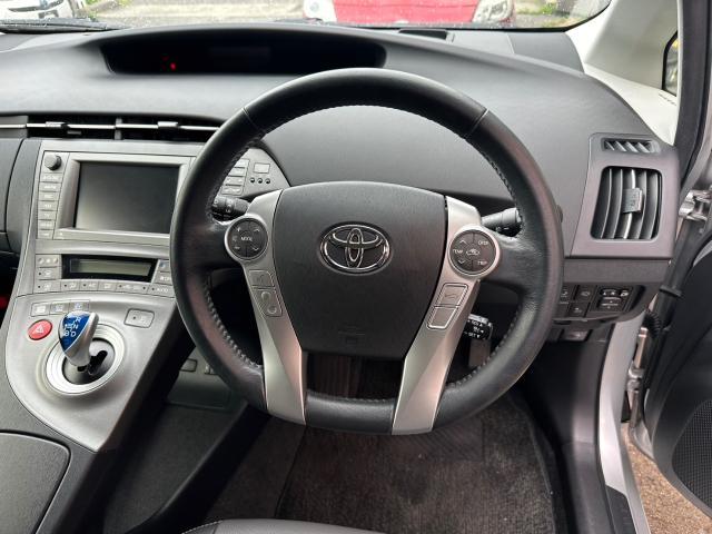 トヨタ 30系プリウス  ガングリップコンビステアリング取付 ZVW30 岡山市東区