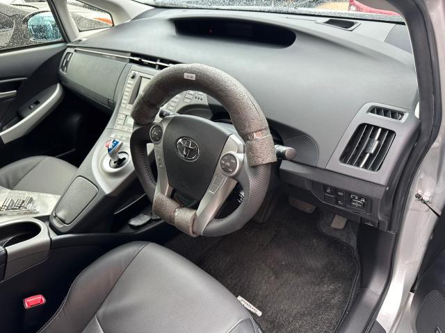 トヨタ 30系プリウス  ガングリップコンビステアリング取付 ZVW30 岡山市東区