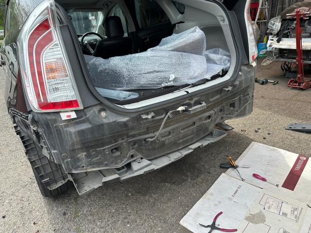 トヨタ 30系プリウス  リアバンパー交換　ZVW30 岡山市東区