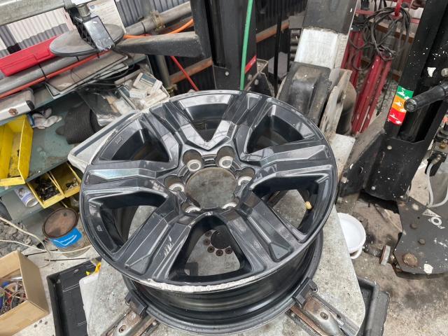 トヨタ　ハイラックス　タイヤ交換　GUN125　岡山市東区