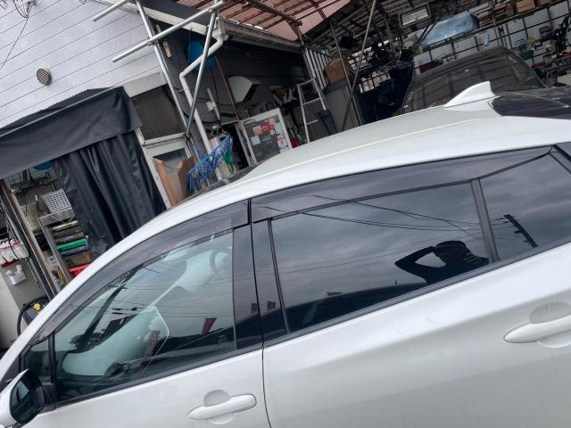 トヨタ 50系プリウス  雨避けバイザー取付 ZVW51 岡山市東区