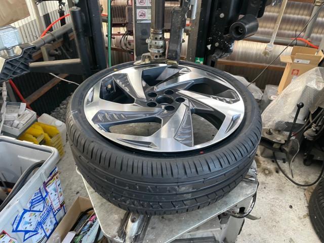 トヨタ 50系プリウス  モデリスタエアロ フロント 取付 18inホイール交換　ZVW51 岡山市東区