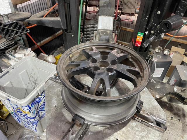 トヨタ 30系プリウス  タイヤ交換 ZVW30 岡山市東区