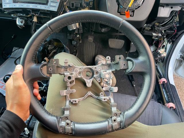 トヨタ 30系プリウス ステアリング 交換 ZVW30 岡山市東区