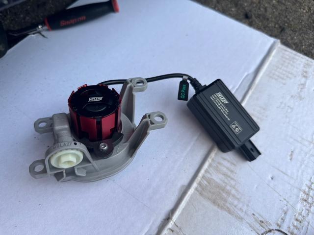 トヨタ　50系プリウス　ヴェレーノ LEDフォグイエロー　取付　ZVW55