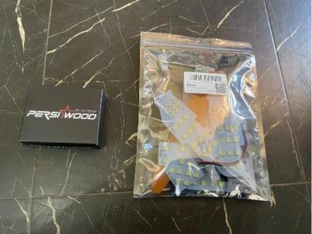 トヨタ　50系プリウス　LEDバックランプ、LEDルームランプ、交換　ZVW55