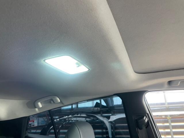 トヨタ　50系プリウス　LEDバックランプ、LEDルームランプ、交換　ZVW55