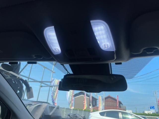 トヨタ　50系プリウス　LEDバックランプ、LEDルームランプ、交換　ZVW55