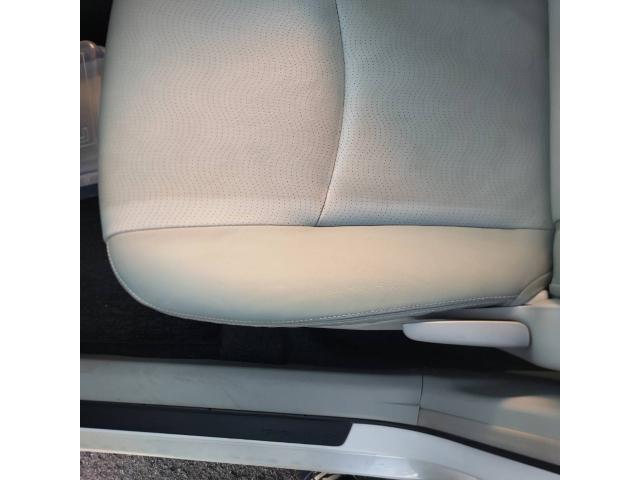 トヨタ　30系プリウス　本革シートリペア　ZVW30　岡山市東区