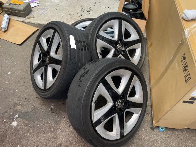 トヨタ　プリウスPHV　17inツーリングホイール 　交換　ZVW52　岡山市東