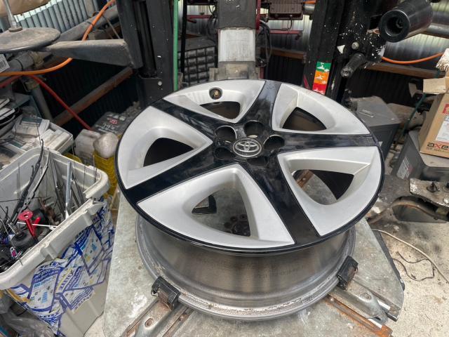 トヨタ　プリウスPHV　17inツーリングホイール 　交換　ZVW52　岡山市東
