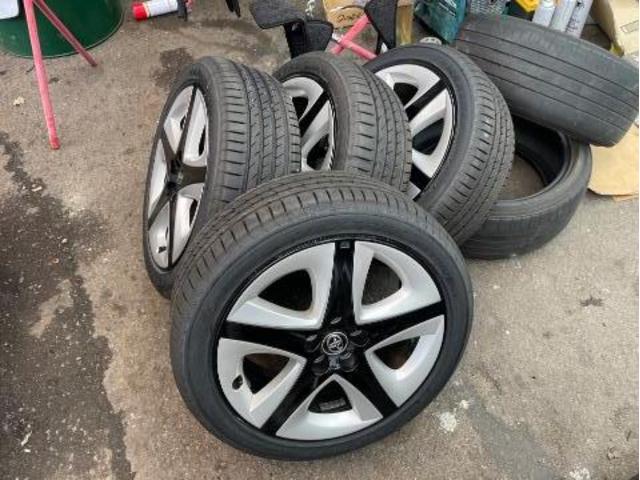 トヨタ　プリウスPHV　17inツーリングホイール 　交換　ZVW52　岡山市東