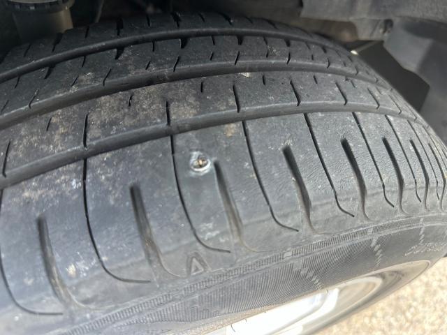 トヨタ　50プリウス　パンク修理　ZVW51　岡山市東区