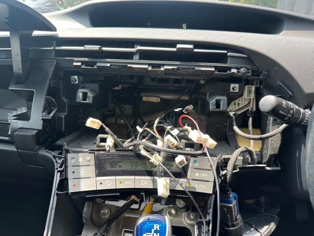 トヨタ　30系プリウス 　ナビ交換　ZVW30　岡山市東区