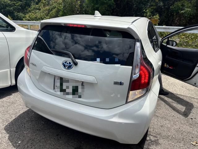 トヨタ　アクア　バッグランプ ライセンスランプ 交換　NHP10　岡山市東区