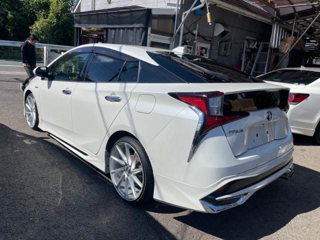 トヨタ　50系プリウス 　19inホイール交換　ZVW51　岡山市東区