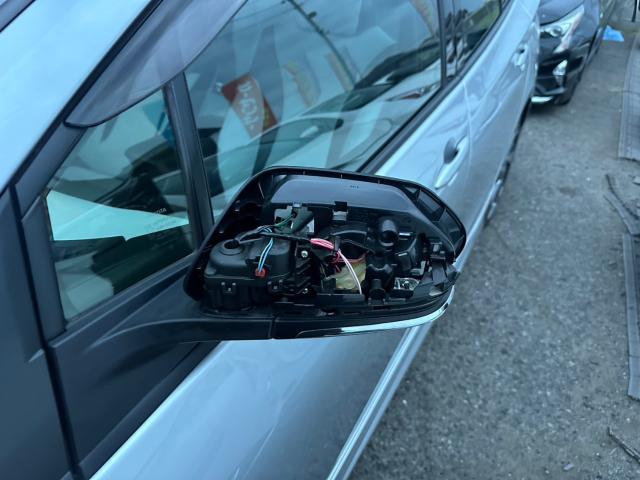 トヨタ　50系プリウス 　助手席ドアミラーカバー交換　ZVW55　岡山市東区