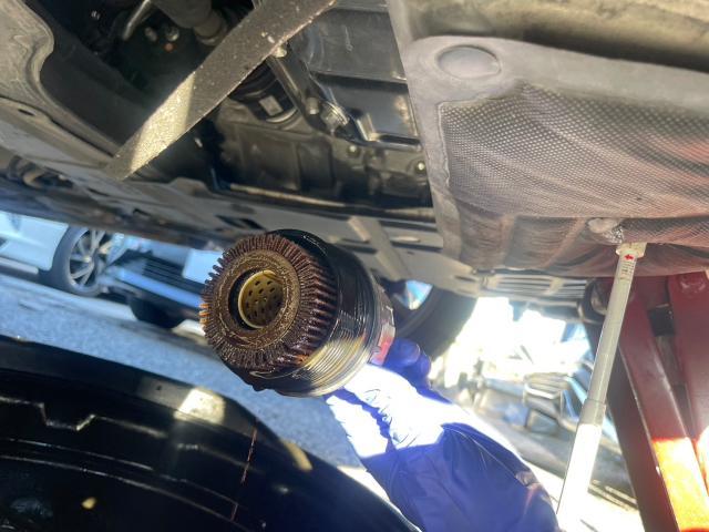 トヨタ　30系プリウス 　オイル、エレメント 交換　ZVW30　岡山市東区