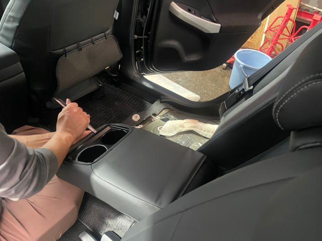 トヨタ　30系プリウス　シートカバー取付　フォグランプ イエロー　交換　ZVW30　岡山市東区