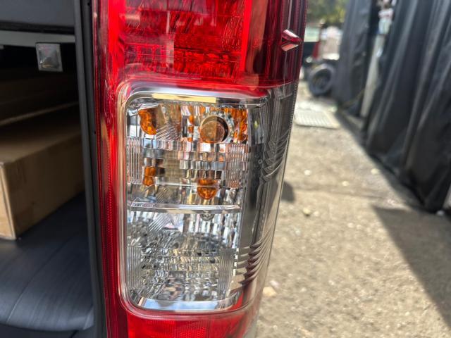 トヨタ　ハイエースバン　納車点検、リアウィンカーLEDバルブ交換、純正流用 ハイラックス純正ホイール取付　GDH201V　岡山市東区