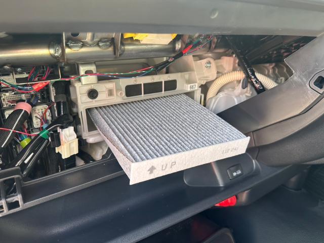 トヨタ　ハイエースバン　納車点検、リアウィンカーLEDバルブ交換、純正流用 ハイラックス純正ホイール取付　GDH201V　岡山市東区