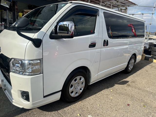 トヨタ　ハイエースバン　納車点検、リアウィンカーLEDバルブ交換、純正流用 ハイラックス純正ホイール取付　GDH201V　岡山市東区