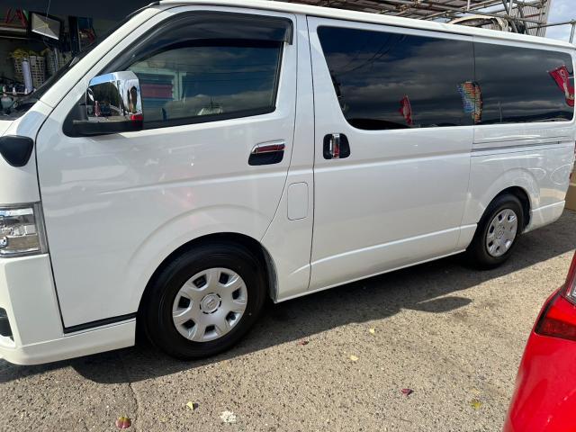 トヨタ　ハイエースバン　納車点検、リアウィンカーLEDバルブ交換、純正流用 ハイラックス純正ホイール取付　GDH201V　岡山市東区