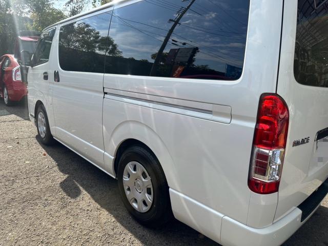 トヨタ　ハイエースバン　納車点検、リアウィンカーLEDバルブ交換、純正流用 ハイラックス純正ホイール取付　GDH201V　岡山市東区