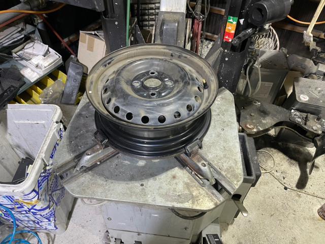 ダイハツ　ムーヴキャンバス　タイヤ交換　LA800S　岡山市東区