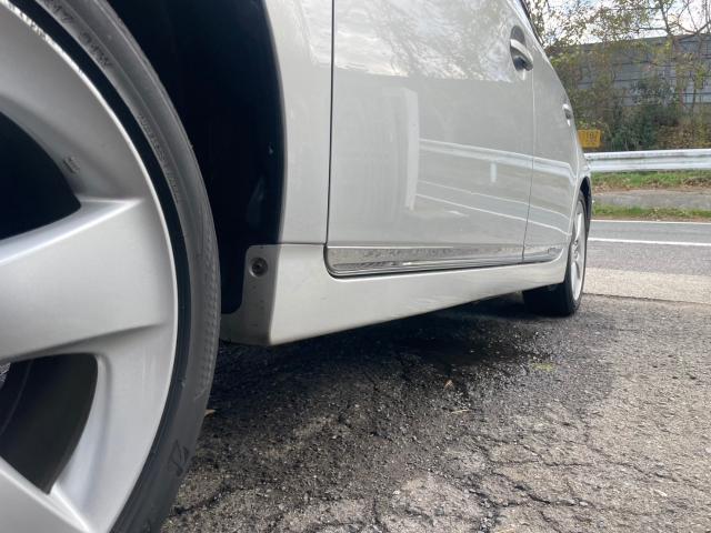 トヨタ　30系プリウス 　サイドステップ左右トヨタオプションに交換、牽引フックカバーLEDから純正戻し　ZVW30　岡山市東区