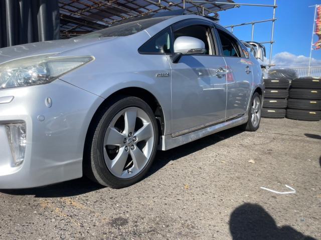 トヨタ　30系プリウス 　サイドステップ左右トヨタオプションに交換、牽引フックカバーLEDから純正戻し　ZVW30　岡山市東区