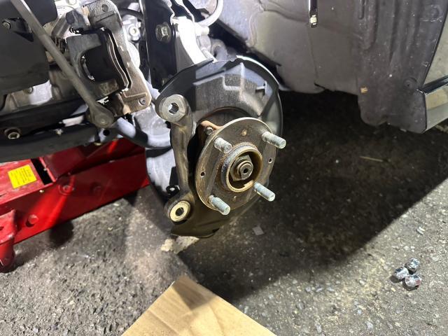 ホンダ　Ｎ－ＢＯＸ　ハブボルト打ち替え　JF3　岡山市東区