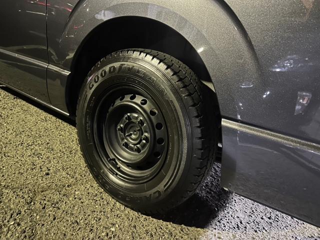 トヨタ　ハイエースバン　スタッドレスタイヤ交換　TRH200V　岡山市東区