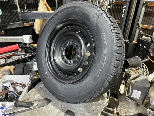 トヨタ　ハイエースバン　スタッドレスタイヤ交換　TRH200V　岡山市東区