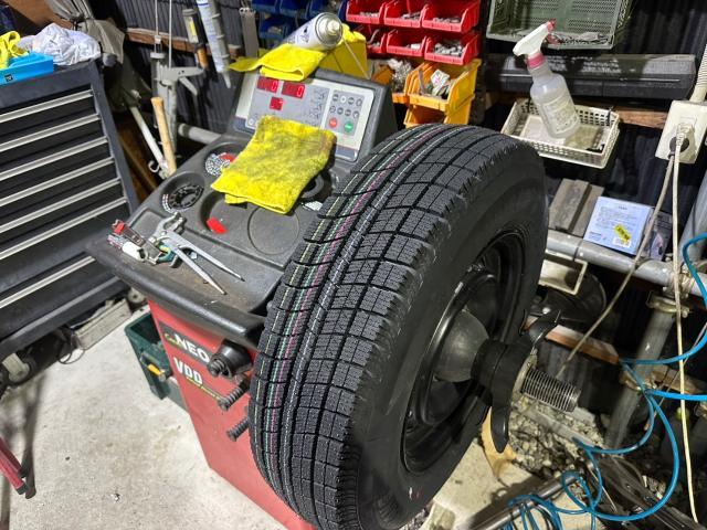 トヨタ　ハイエースバン　スタッドレスタイヤ交換　TRH200V　岡山市東区