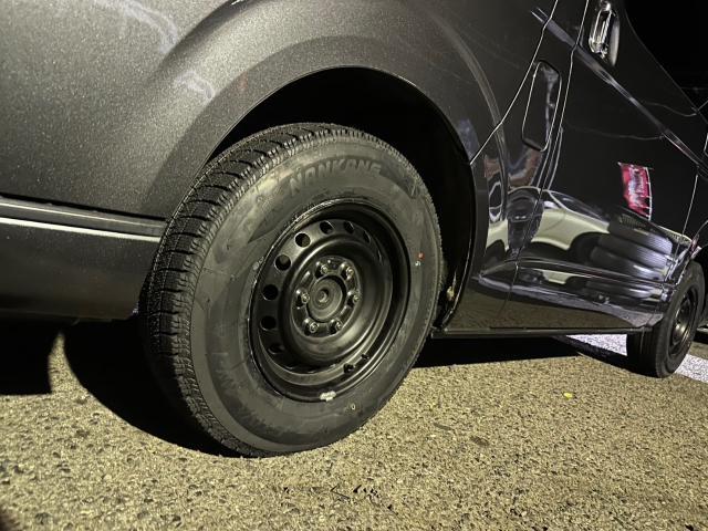 トヨタ　ハイエースバン　スタッドレスタイヤ交換　TRH200V　岡山市東区