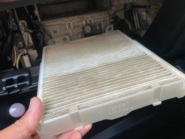 トヨタ　50プリウス　納車前点検　補機バッテリー交換　ZVW55　岡山市東区