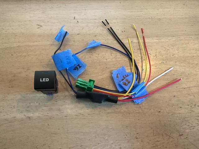 トヨタ　ヴォクシー　純正オプション シグネチャーイルミネーション　オンオフ加工、純正風ビルトインスイッチ 取付　ZWR90W　岡山市東区