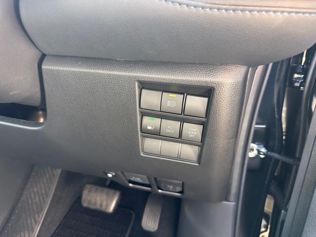 トヨタ　ヴォクシー　純正オプション シグネチャーイルミネーション　オンオフ加工、純正風ビルトインスイッチ 取付　ZWR90W　岡山市東区