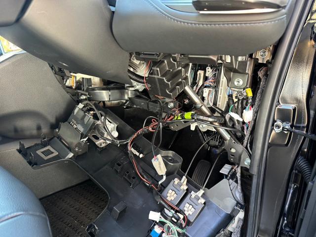 トヨタ　ヴォクシー　純正オプション シグネチャーイルミネーション　オンオフ加工、純正風ビルトインスイッチ 取付　ZWR90W　岡山市東区