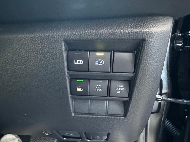 トヨタ　ヴォクシー　純正オプション シグネチャーイルミネーション　オンオフ加工、純正風ビルトインスイッチ 取付　ZWR90W　岡山市東区