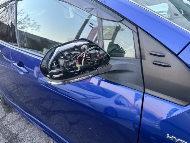 トヨタ　50プリウス　ドアミラーカバー　交換　ZVW55　岡山市東区