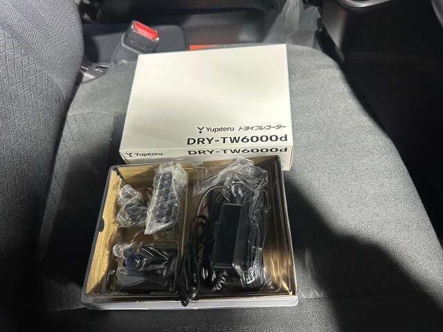 トヨタ　ヴォクシー　前後ドライブレコーダー取付、センターランプLED 交換　ZWR90W　岡山市東区