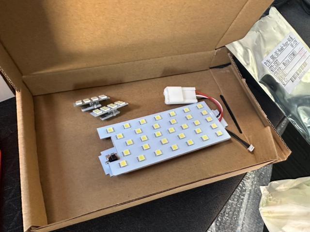 トヨタ　ヴォクシー　前後ドライブレコーダー取付、センターランプLED 交換　ZWR90W　岡山市東区