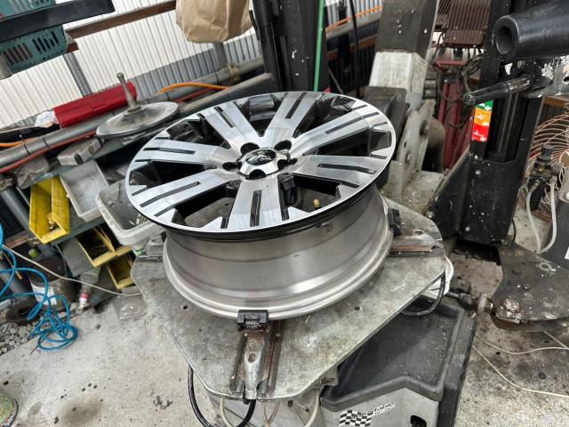 三菱　デリカＤ：５　スタッドレスタイヤ 交換　CV1W　岡山市東区